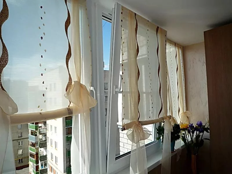 Шторы на балкон: 70 идей с фото, советы по выбору | пластиковыеокнавтольятти.рф